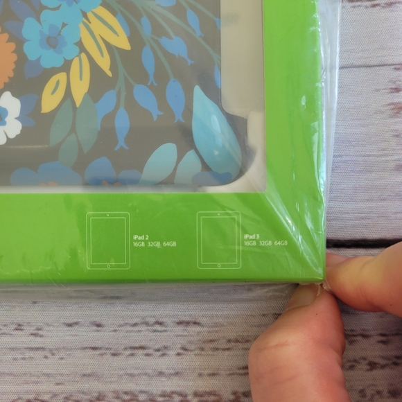 VERA BRADLEY Midnight Blues Floral Snap On Case For iPad 2 & 3 One Size - Picture 6 of 11